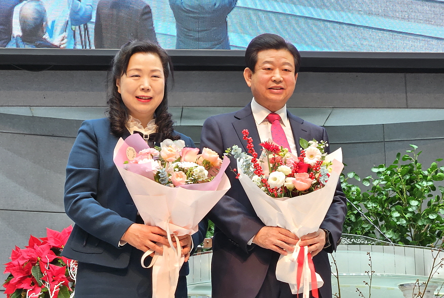 875 김종준 목사 부부.jpg