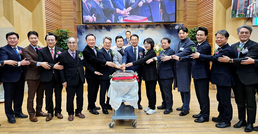 875 케이크 커팅.jpg