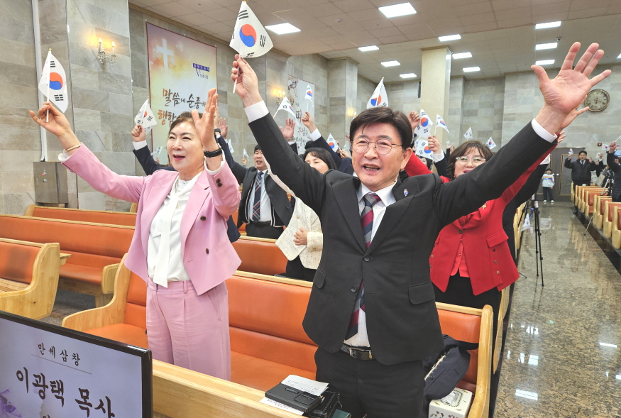 875 만세 정서영.jpg