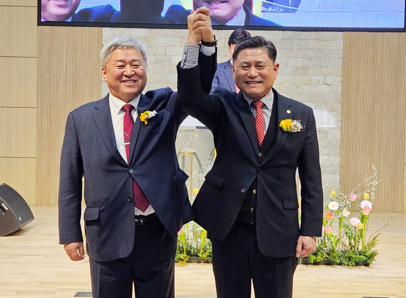 800 신웅철 최규운 장로.jpg