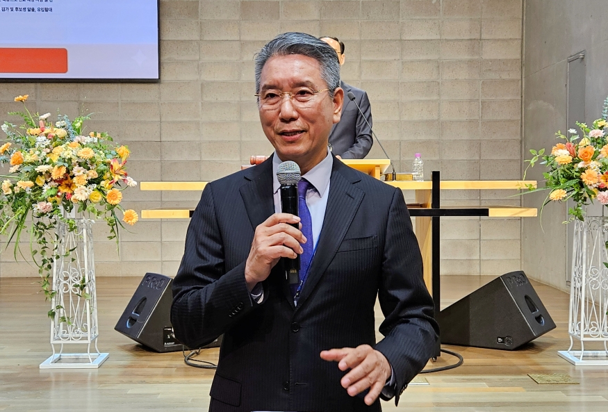 875 김성근 목사.jpg